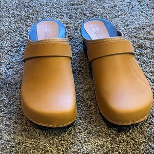 Cognac Leather Clogs